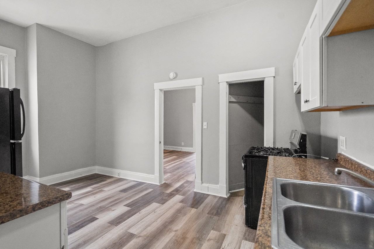 157 W 19th St - Photo 7 of 10