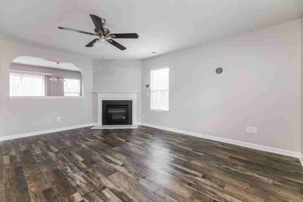 305 Farrington Dr - Photo 4 of 17