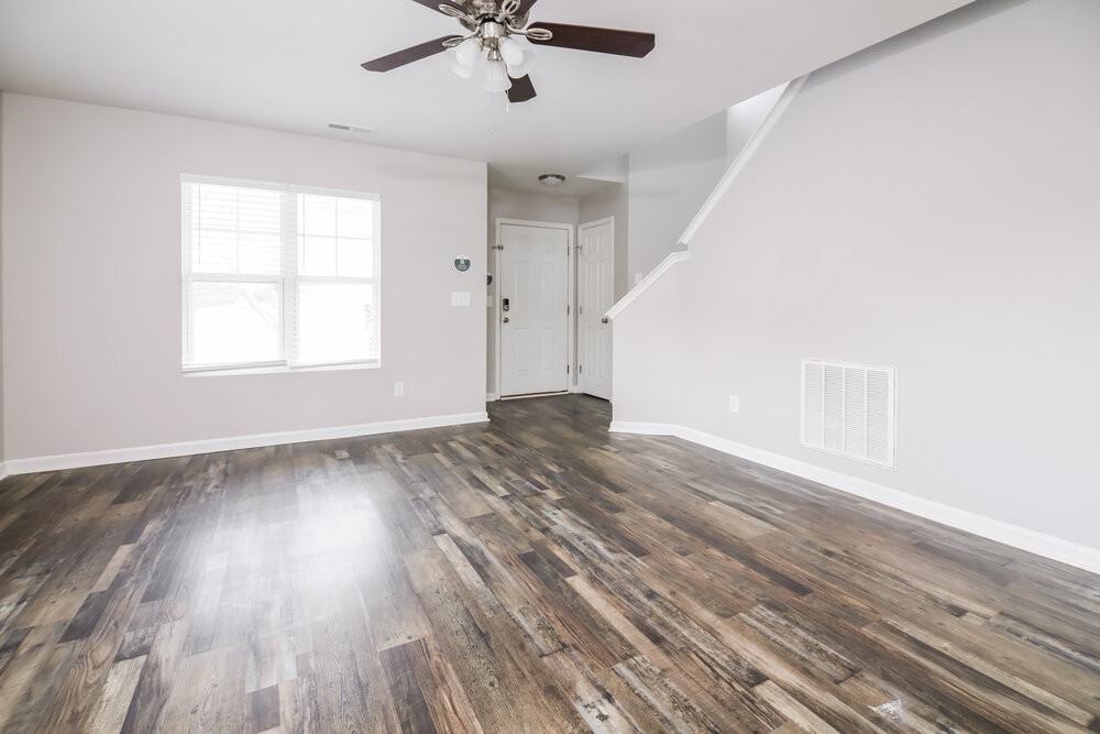 305 Farrington Dr - Photo 5 of 17