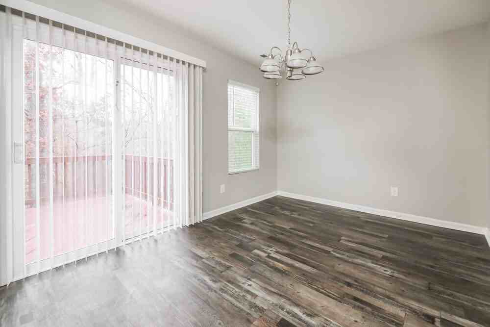 305 Farrington Dr - Photo 6 of 17