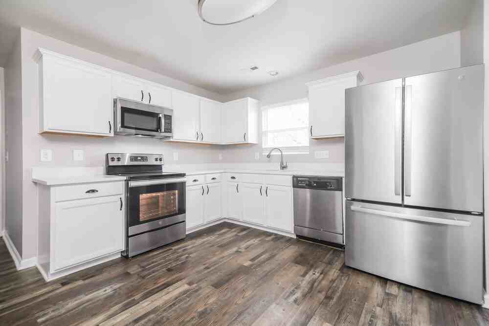 305 Farrington Dr - Photo 7 of 17