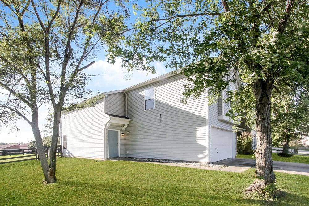 10548 Glenayr Dr - Photo 3 of 25