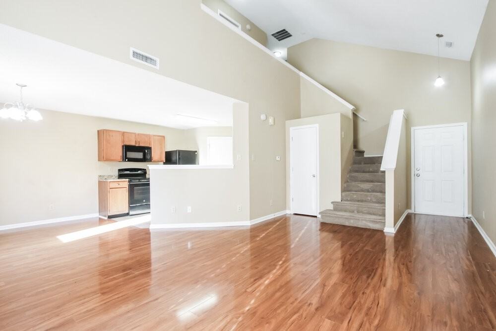 10548 Glenayr Dr - Photo 4 of 25