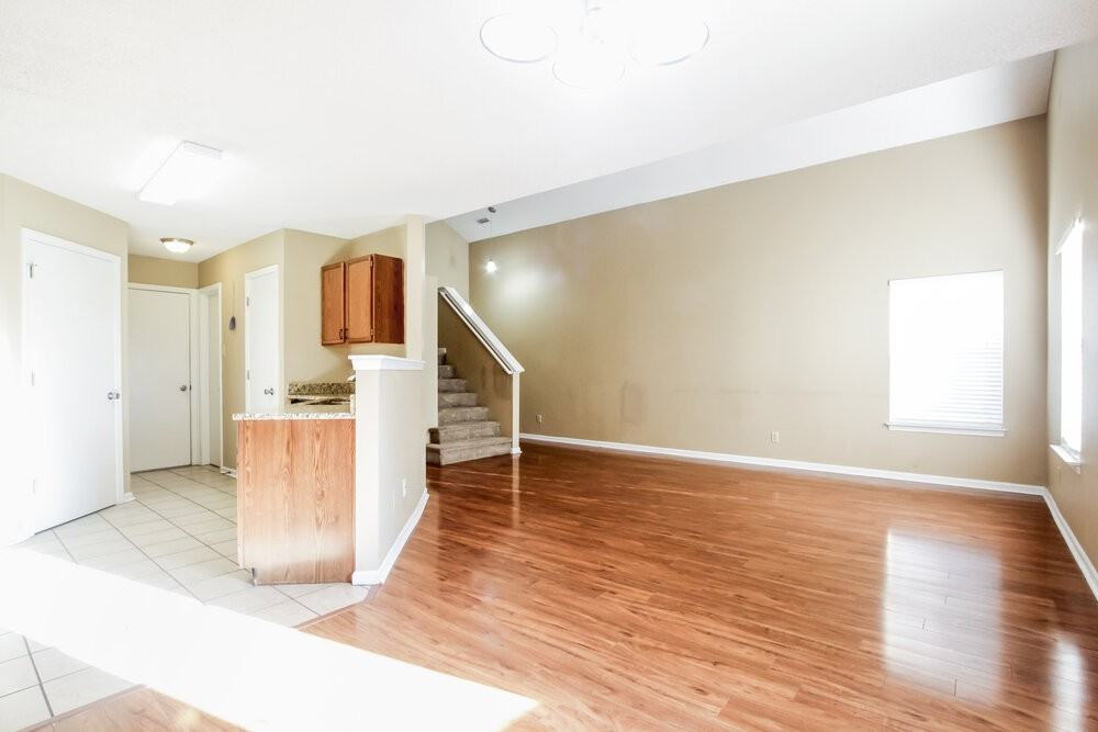 10548 Glenayr Dr - Photo 6 of 25