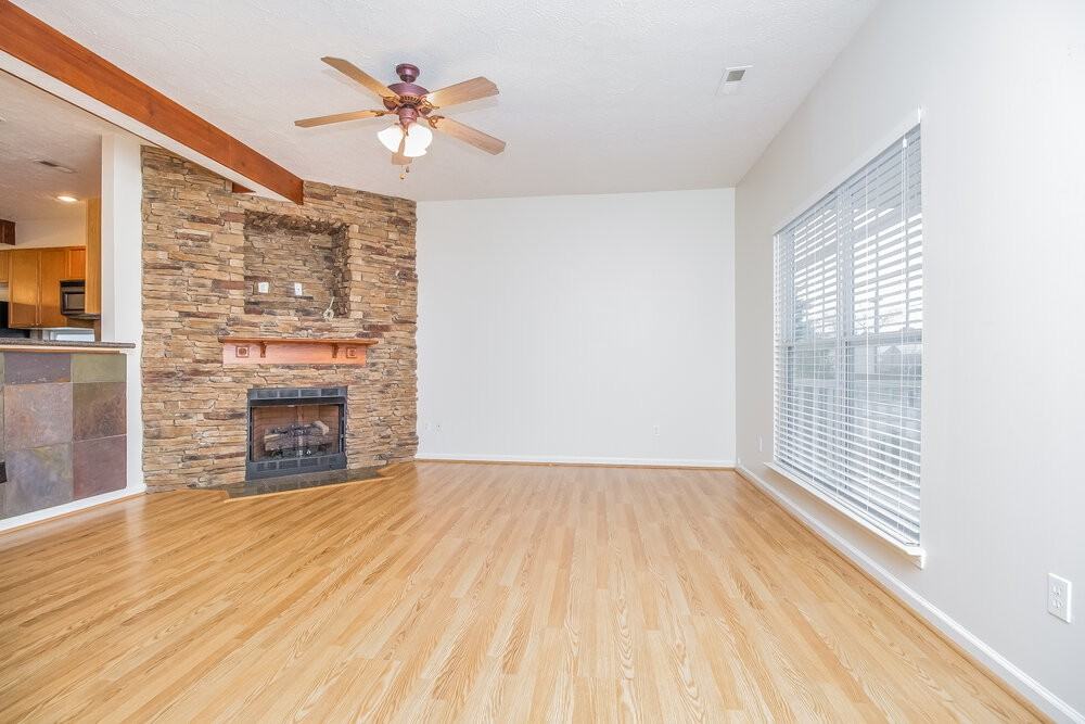 7212 Legacy Dr - Photo 4 of 17