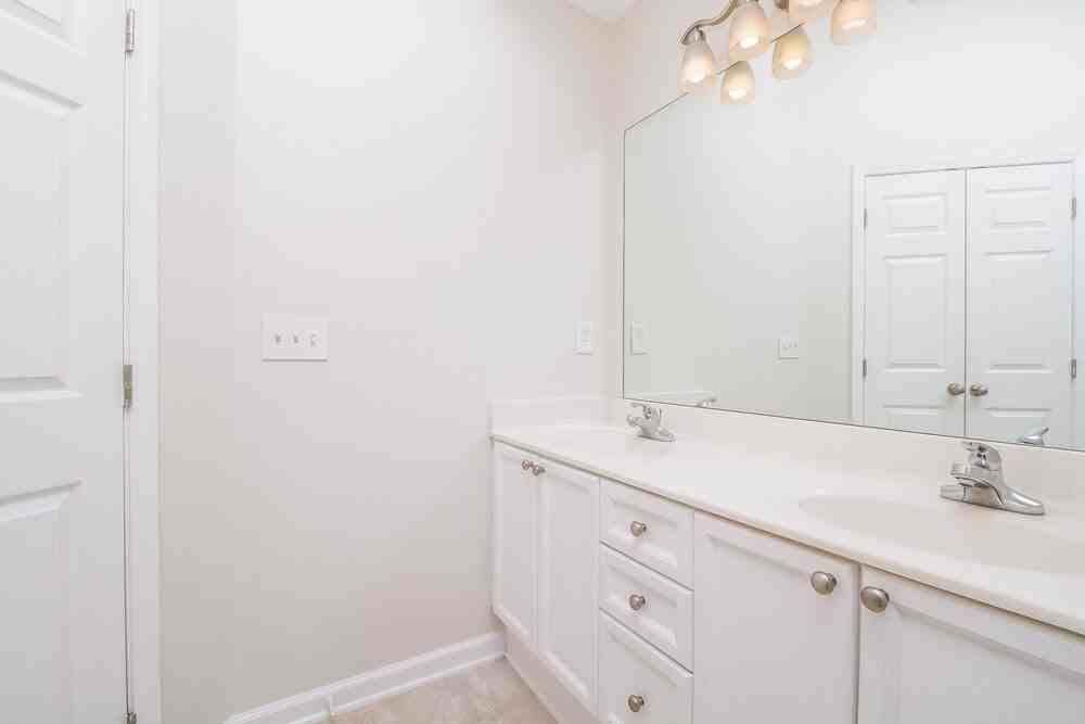 7212 Legacy Dr - Photo 5 of 17