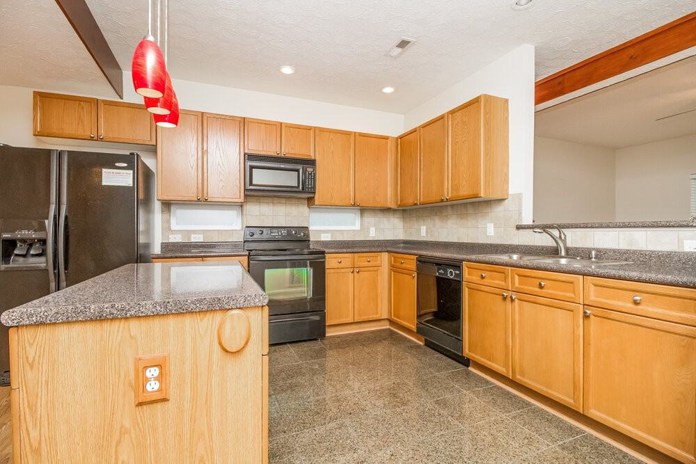 7212 Legacy Dr - Photo 6 of 17