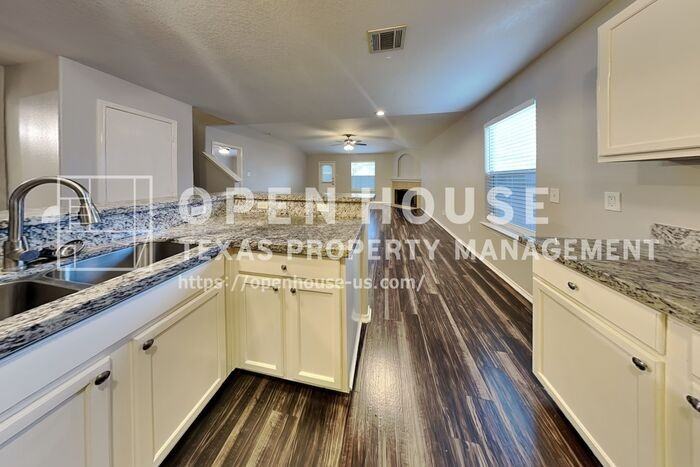 21610 Britton Hill Way - Photo 7 of 33