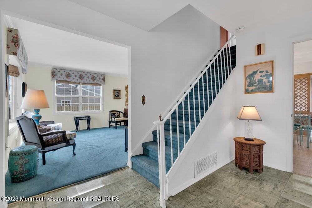 7 Howell Ave - Photo 7 of 50