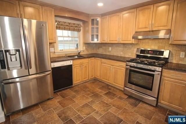 204 Pierron St - Photo 5 of 17