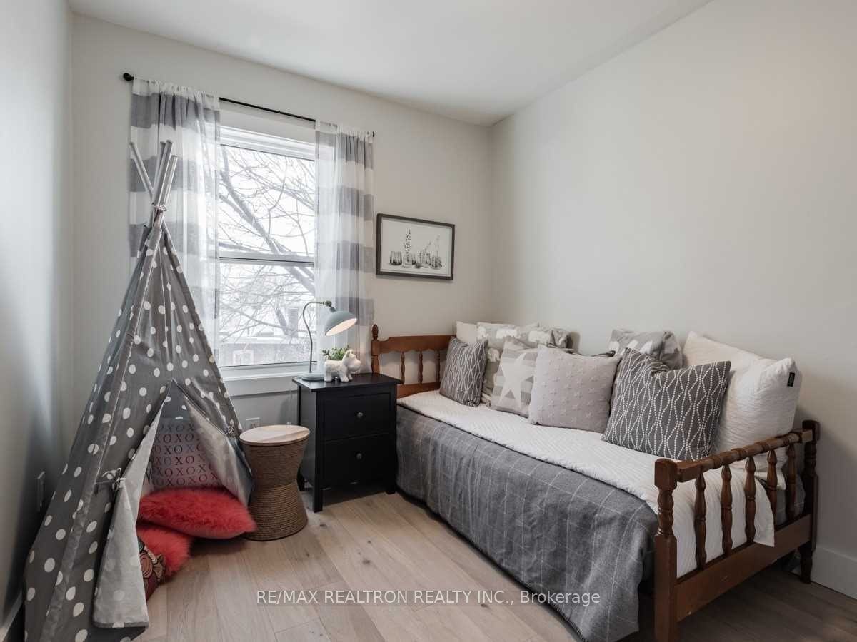1047 Davenport Road - Photo 11