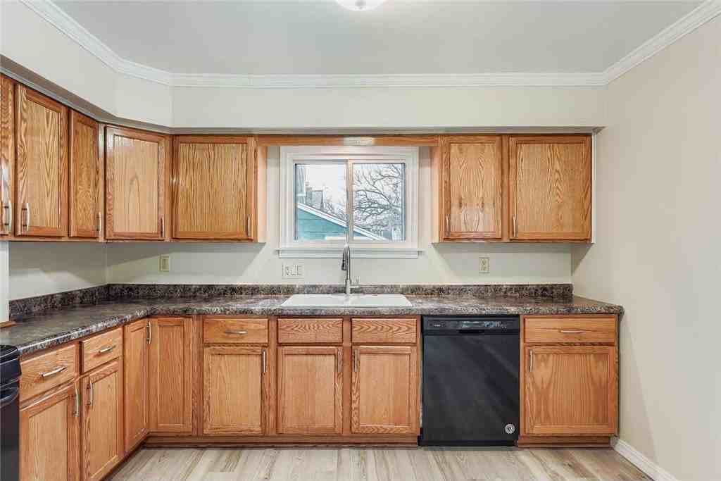 475 475 Lawson Ave Avenue W - Photo 6 of 16