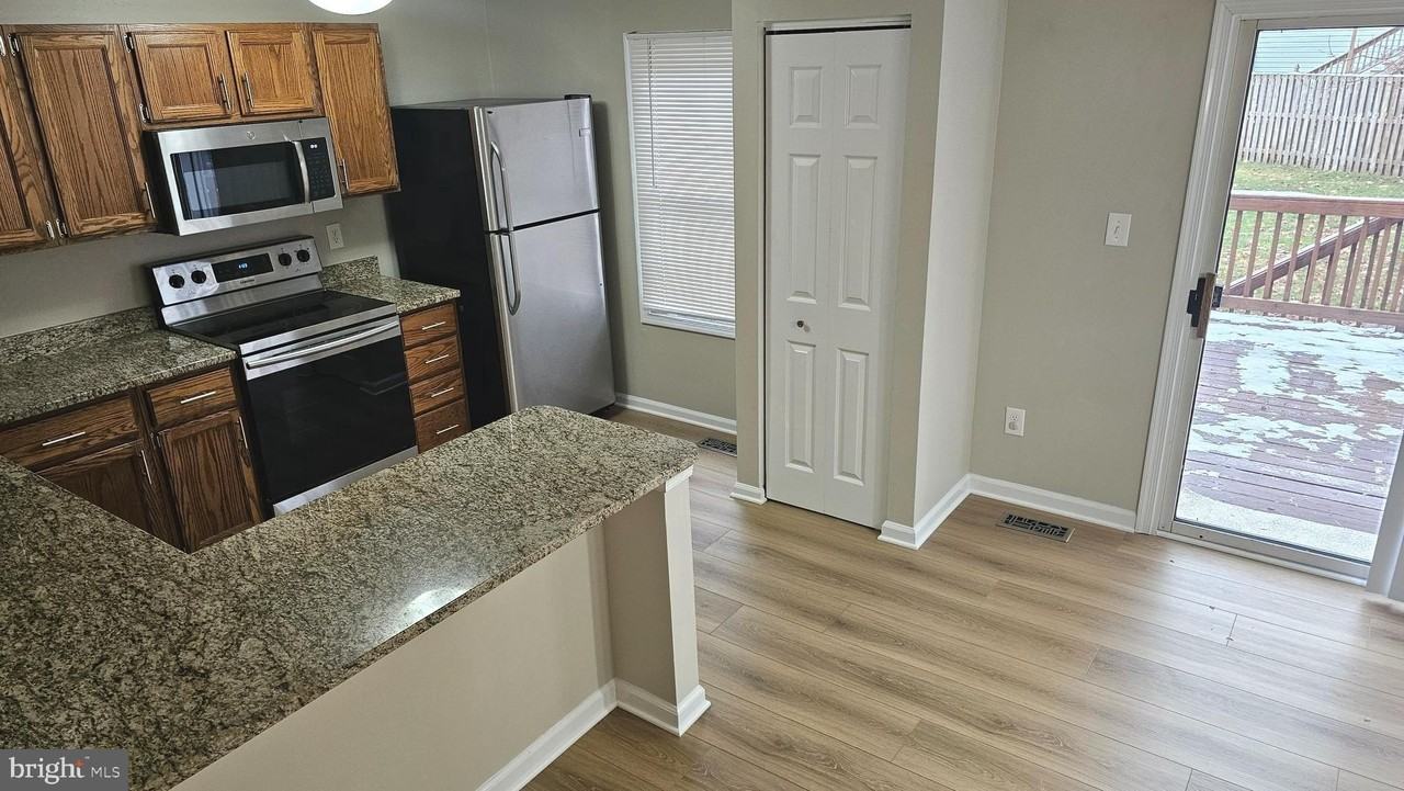 1196 Swanhill Court - Photo 7 of 32