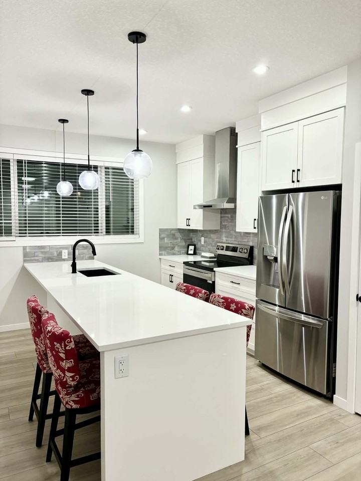 Lucas Place Northwest - Photo 2 of 13