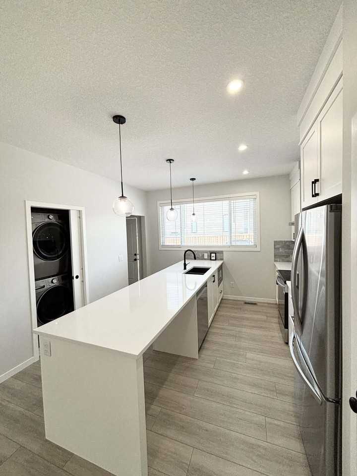 Lucas Place Northwest - Photo 4 of 13