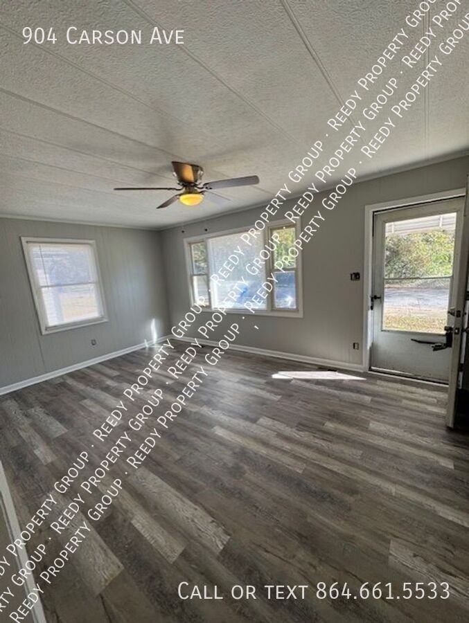 904 Carson Ave - Photo 2 of 10