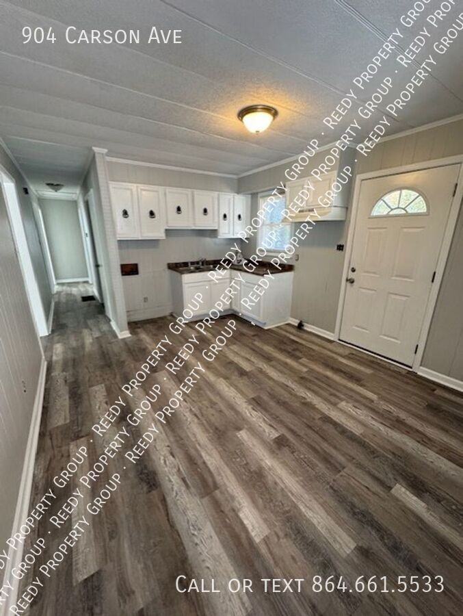 904 Carson Ave - Photo 3 of 10