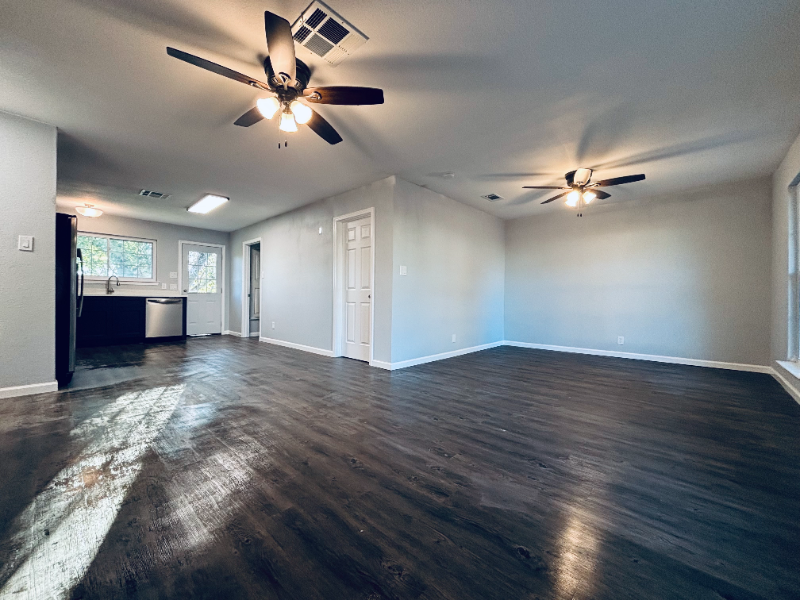 2325 Lakehurst Drive - Photo 2 of 15