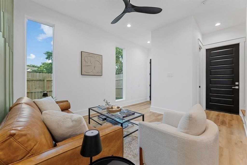 518 Clinton Street #518B