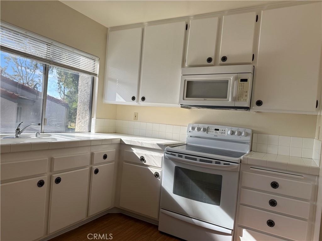 19547 Rinaldi St #19547-27 - Photo 3 of 20