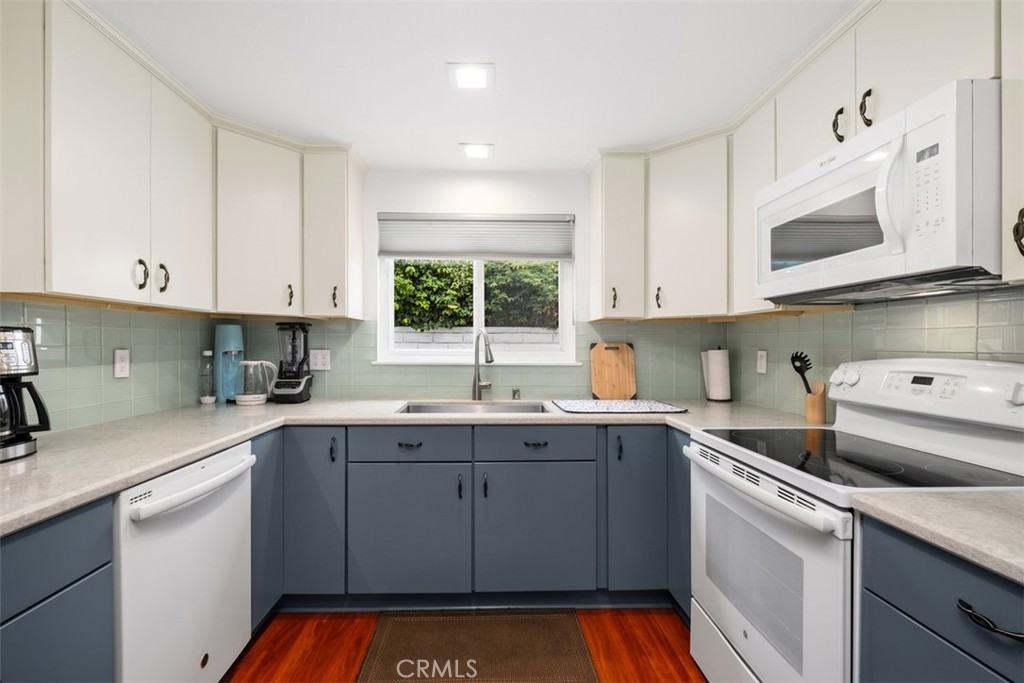 2198 Via Mariposa E #2198D - Photo 2 of 32