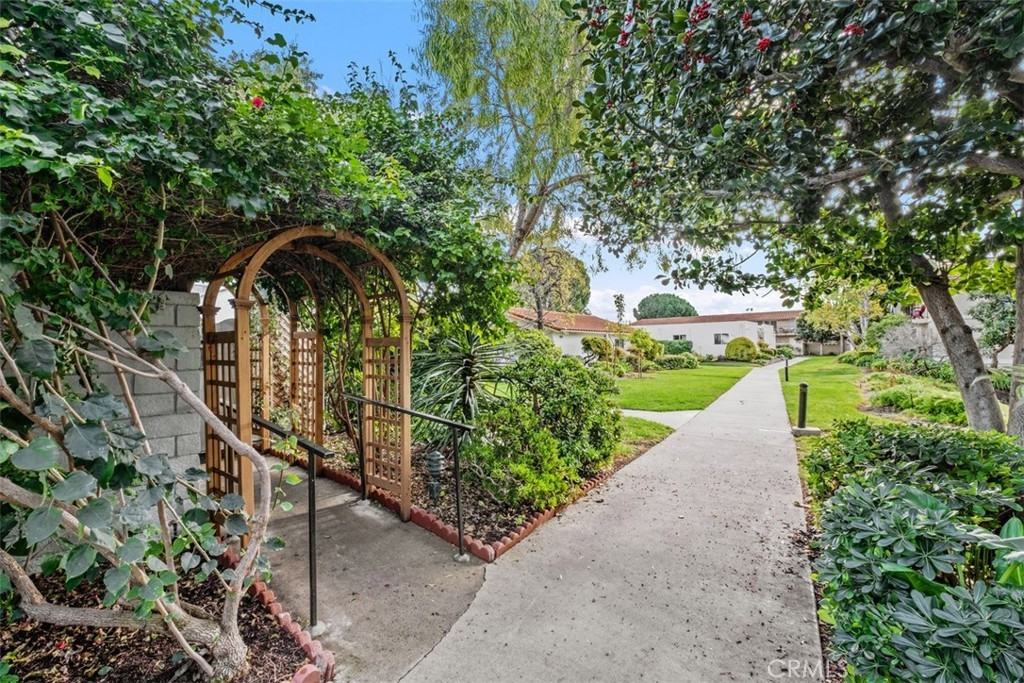 2198 Via Mariposa E #2198D - Photo 5 of 32