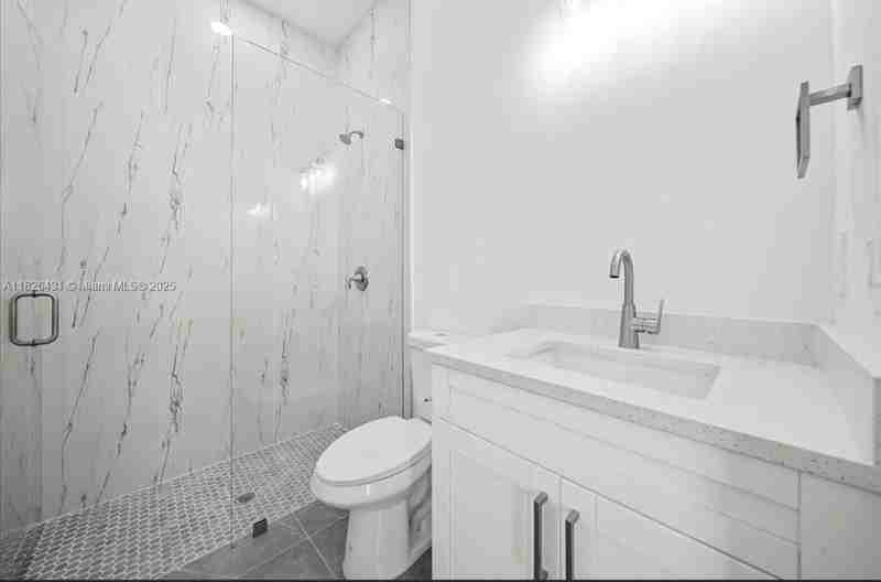 653 Stanley Ave S - Photo 2 of 12