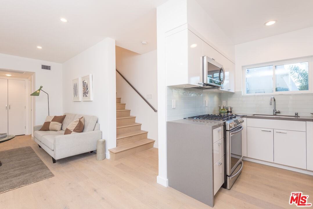 3109 Strongs Drive #3109A - Photo 5 of 20