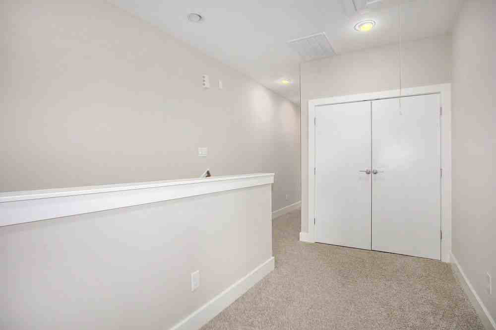 5518 Rosslyn Rd #5518 - Photo 4 of 19