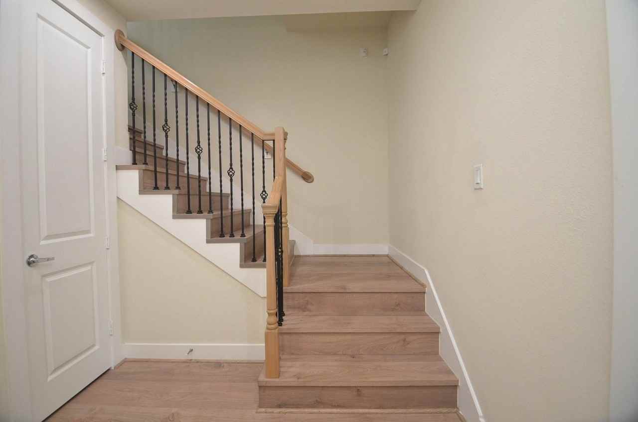 2616 Riverside Drive #2616J - Photo 7 of 25