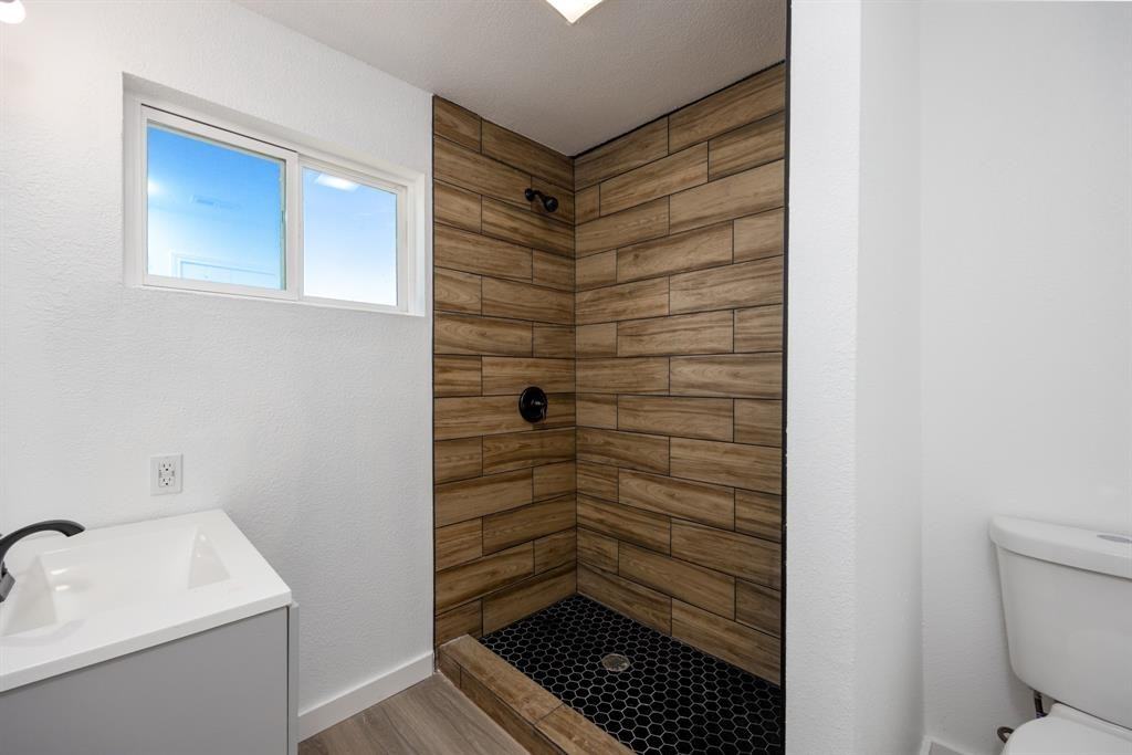 147 Western Lake Dr #147 - Photo 3 of 26