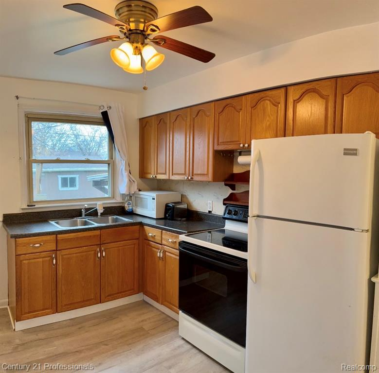 1403 E Maxlow Ave - Photo 6 of 13