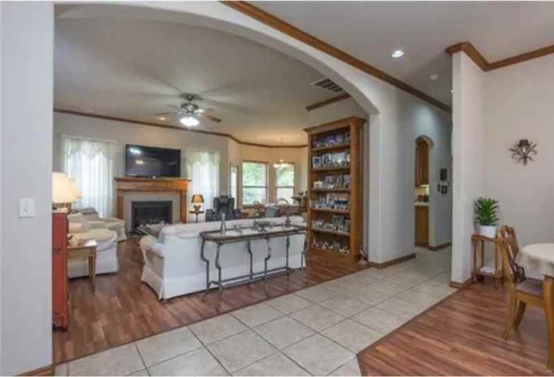 121 Sw 69th Ct - Photo 2 of 11