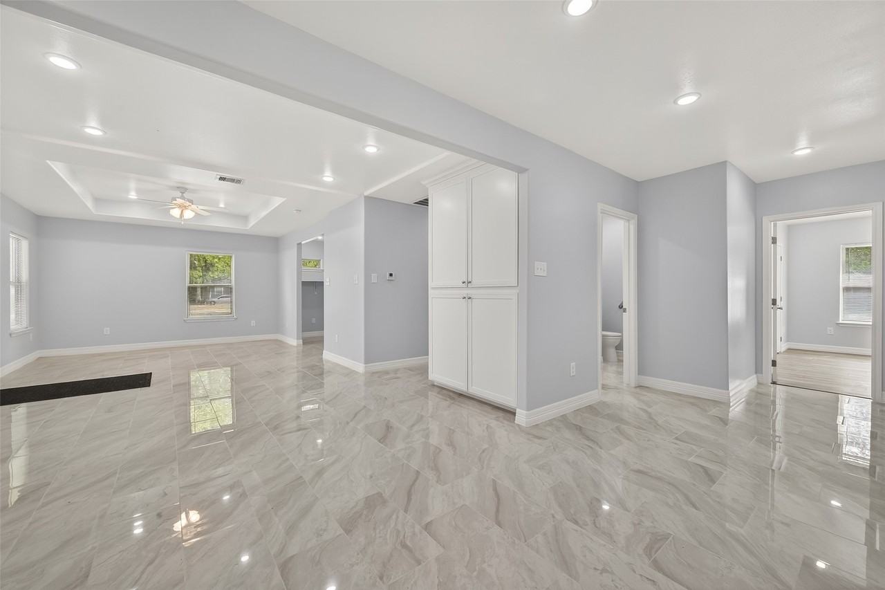 6928 Apache St #6928 - Photo 3 of 40