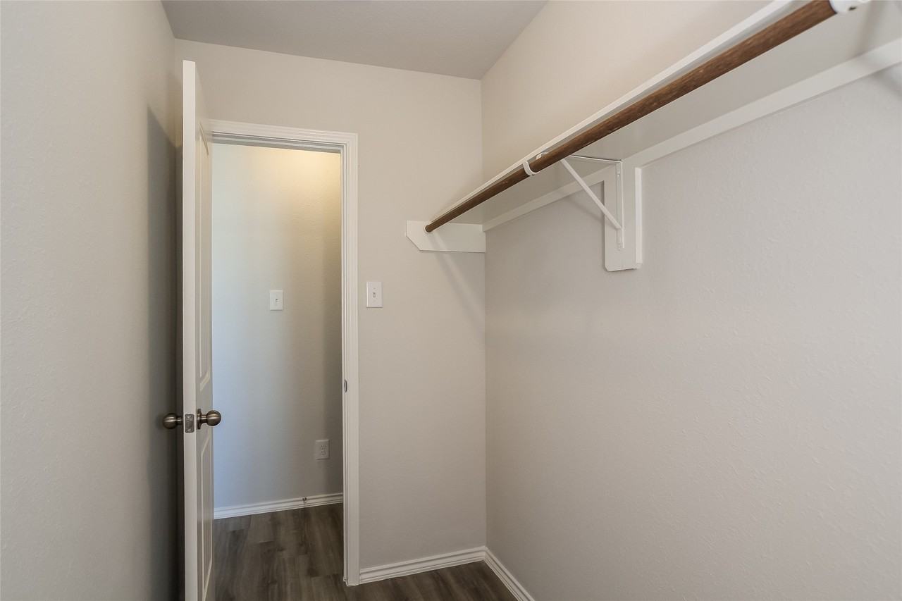 8638 Doris Oaks Cir #8638 - Photo 7 of 12