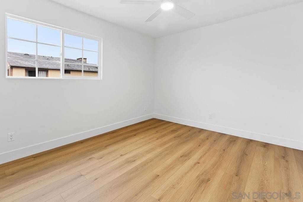 4265 42nd Street #4265-5 - Photo 3 of 18