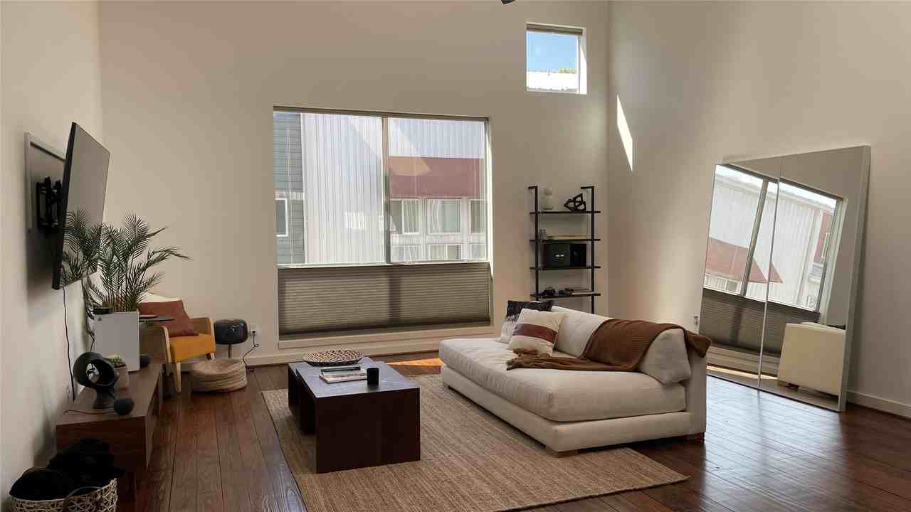 2918 Commerce St #2918 - Photo 3 of 35