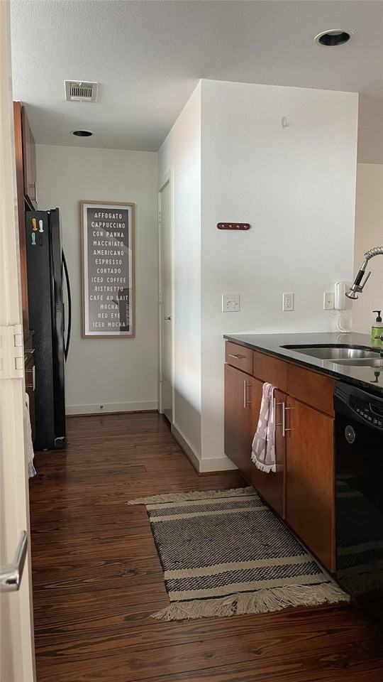 2918 Commerce St #2918 - Photo 4 of 35