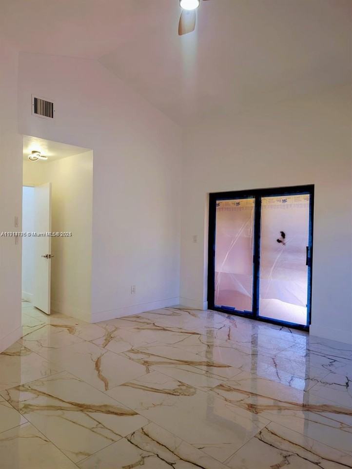 700 Sw 113th Ave #700 - Photo 3 of 27