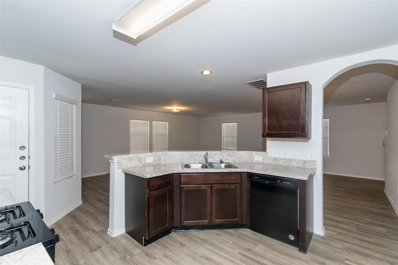 5610 Cobark Creek Trl #5610 - Photo 4 of 17