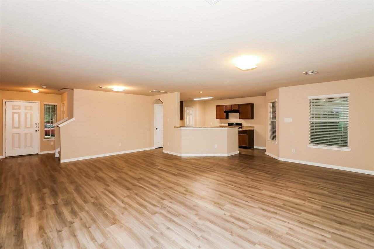 18810 Brescia Ln #18810 - Photo 4 of 16