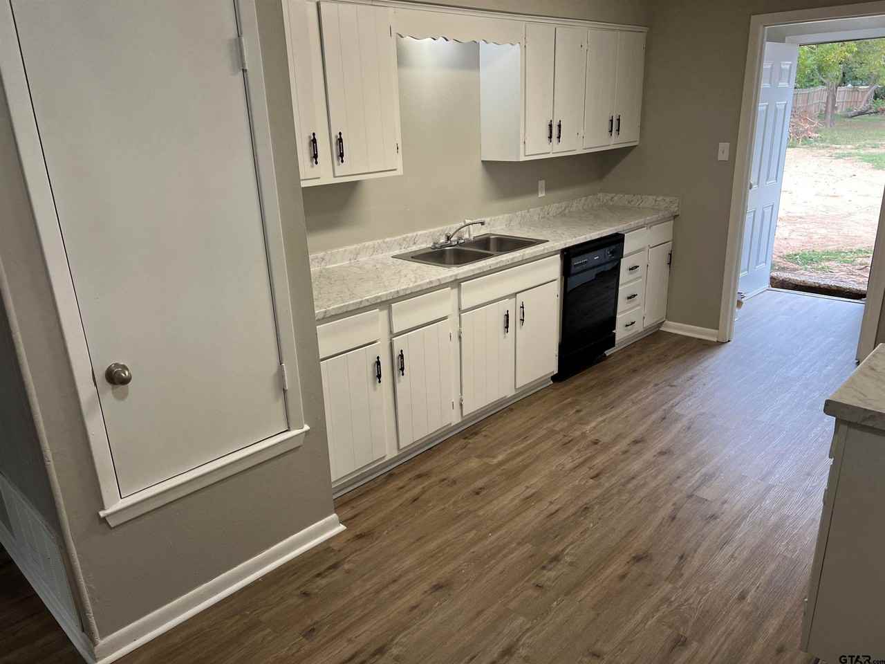 3161 Glenda Ave #3161-202 - Photo 4 of 13