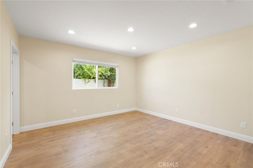 17121 Kingsbury St #17121 - Photo 2 of 18