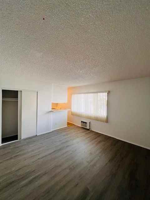 1260 N Beachwood Dr - Photo 5 of 10