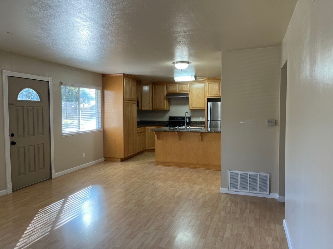 5489 Judith St - Photo 3 of 16