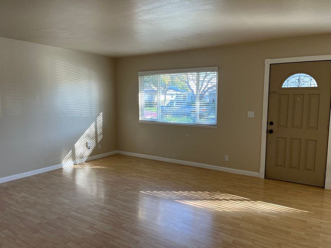5489 Judith St - Photo 4 of 16