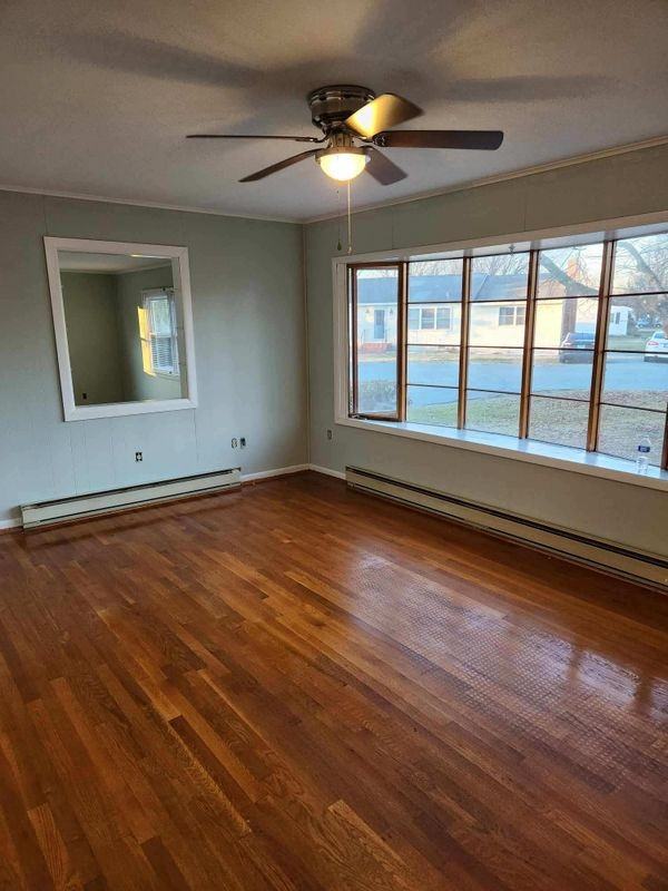306 Commerce St - Photo 3 of 8