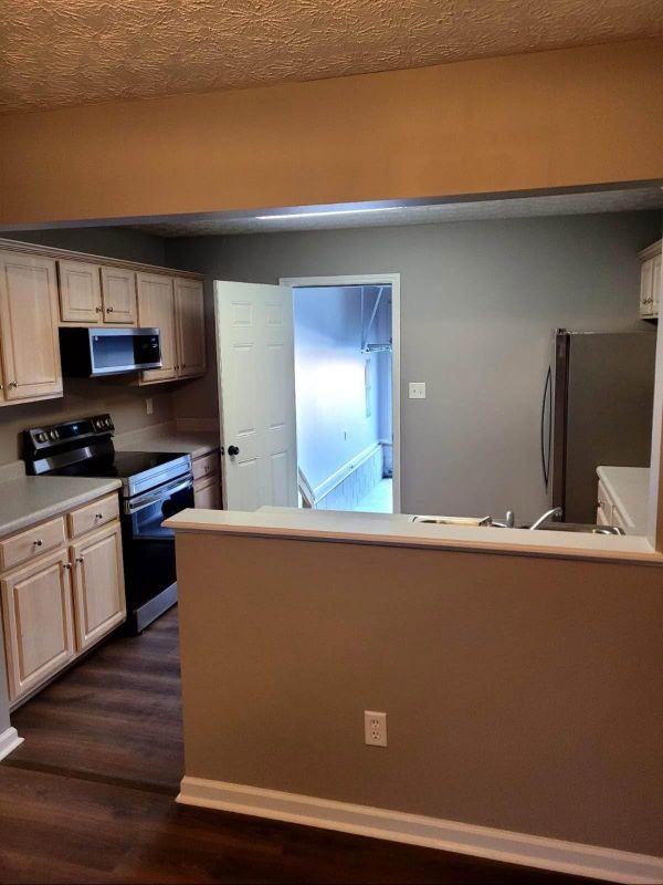 900 River Bend Street - Photo 7 of 18