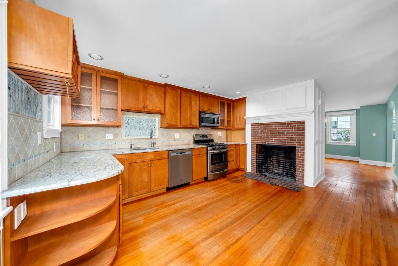 4 Warren Street #B - Photo 3 of 18