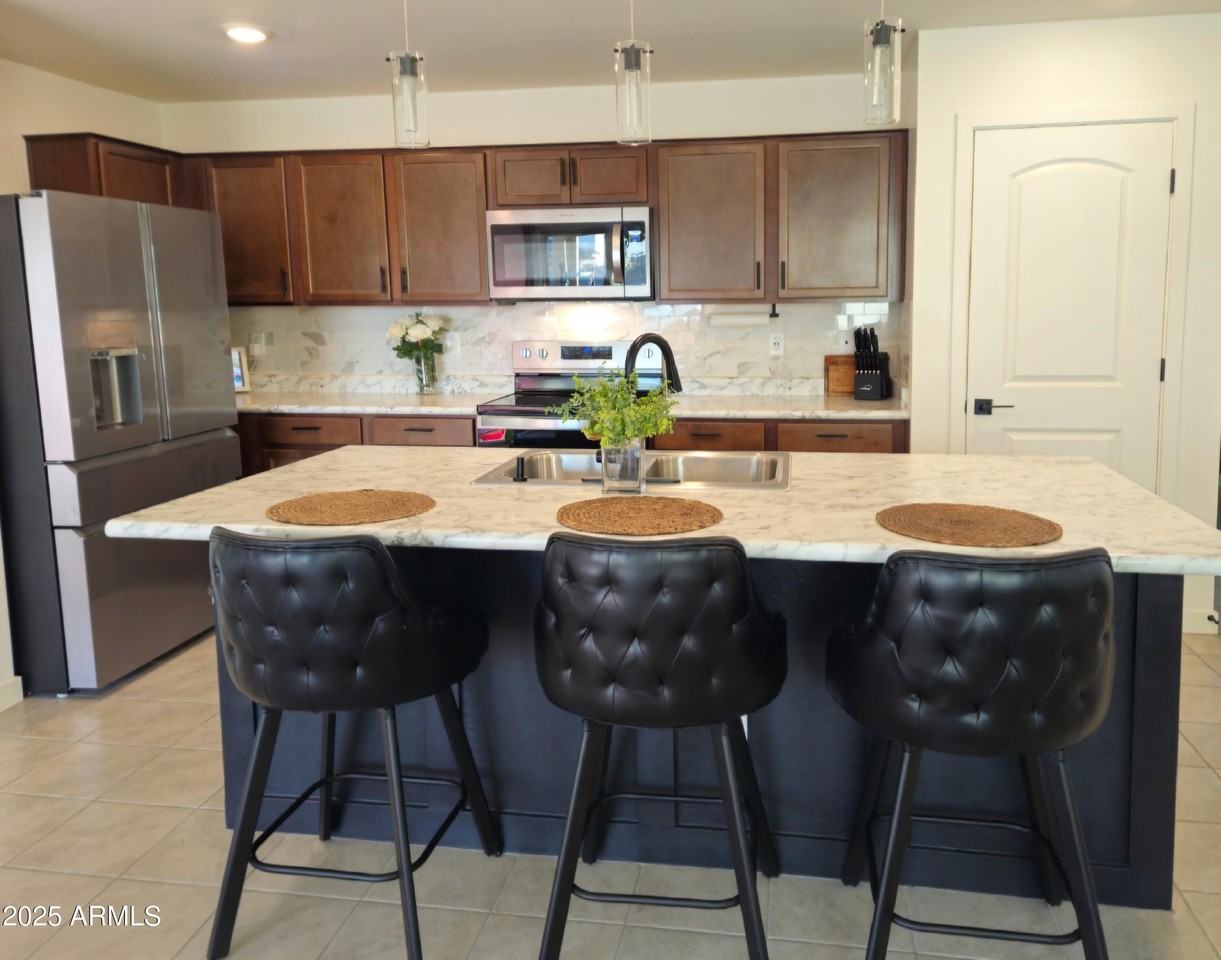 18141 W Yavapai St - Photo 2 of 12